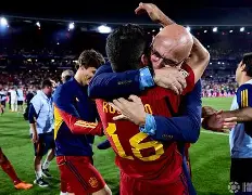 叛逃到国外的2名飞行员